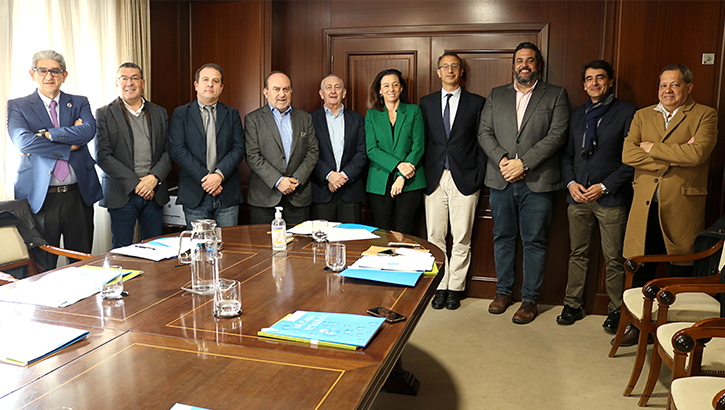 Los miembros del Comité Ejecutivo de ASA, hoy en la Sala del Consejo de la sede del Hospital Noble