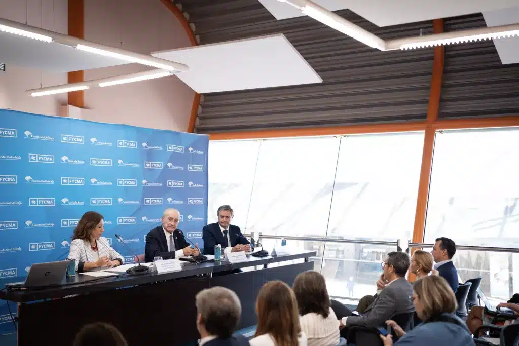 Captura de pantalla 2025-03-28 a las 12.21.25 La concejala delegada de Sostenibilidad Medioambiental y el director-gerente de Emasa, en la rueda de prensa celebrada hoy en el Ayuntamiento