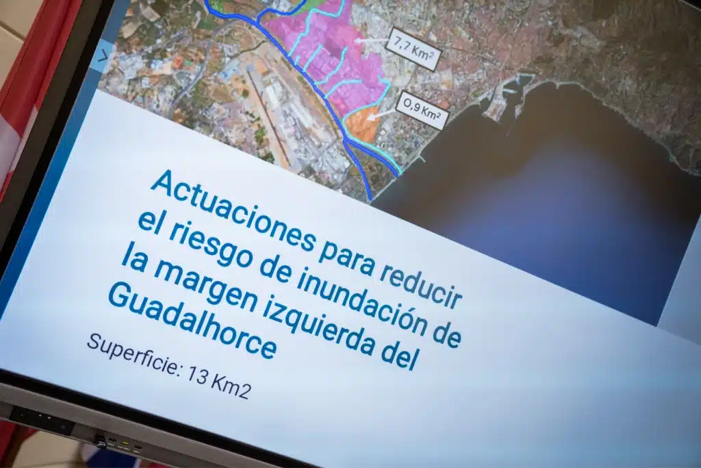Emasa apuesta por la ejecución de obras de renovación de redes sin necesidad de abrir zanjas en la vía pública para minimizar las afectaciones a la ciudadanía y reducir costes
